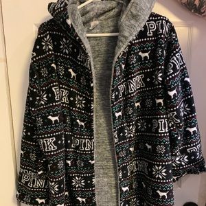 Victoria’s Secret pink robe🎀